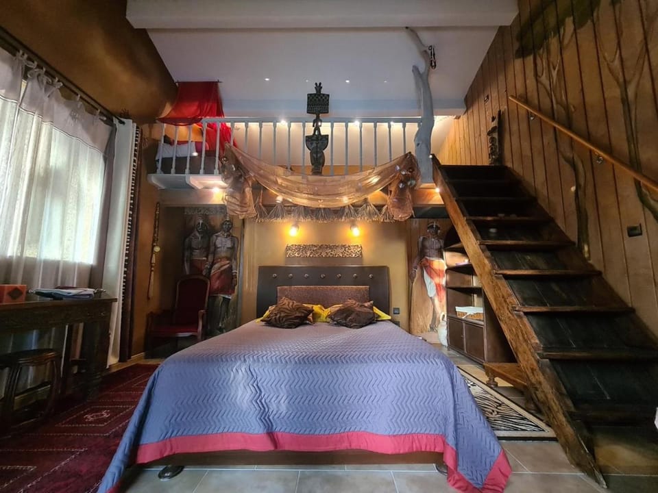 Suite Exotique CÔTE SUD ARDECHE avec Espace Cuisine accès Patio avec Piscine ! Bed and Breakfast in Provence-Alpes-Côte d'Azur