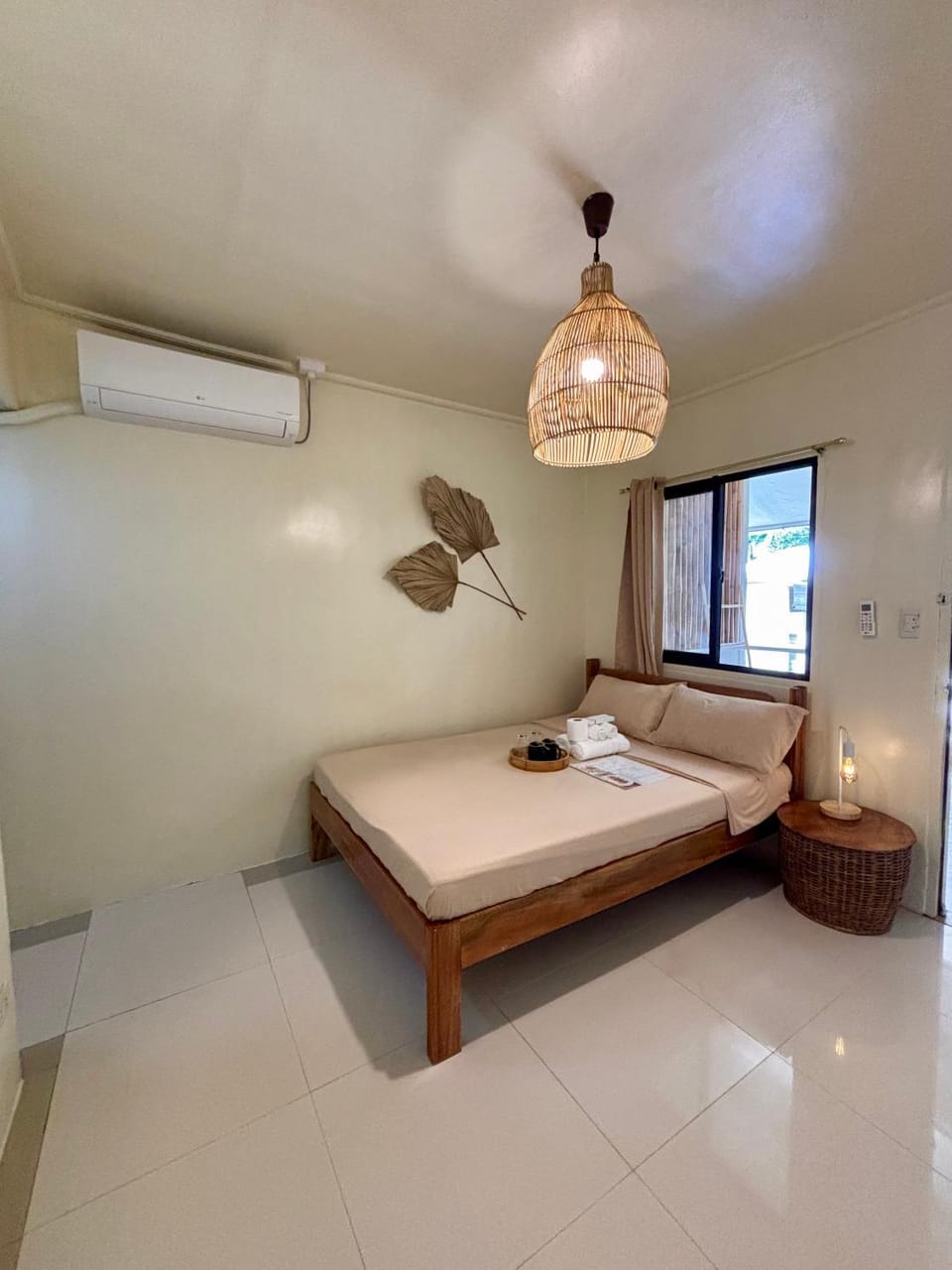 Bed, air conditioner