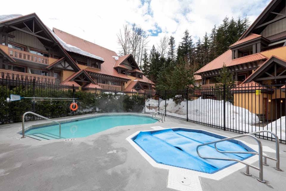 Property building, Day, Activities, Swimming pool, Location