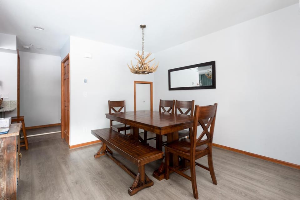 Seating area, Dining area