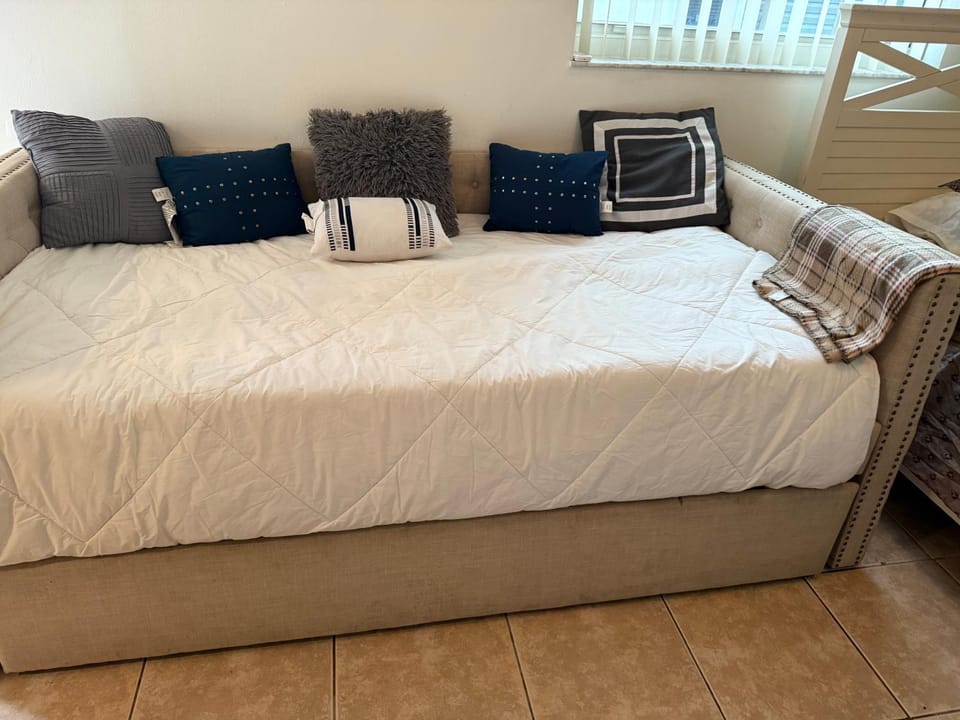 El Shaddai Faithfully Beach Villa in Hollywood