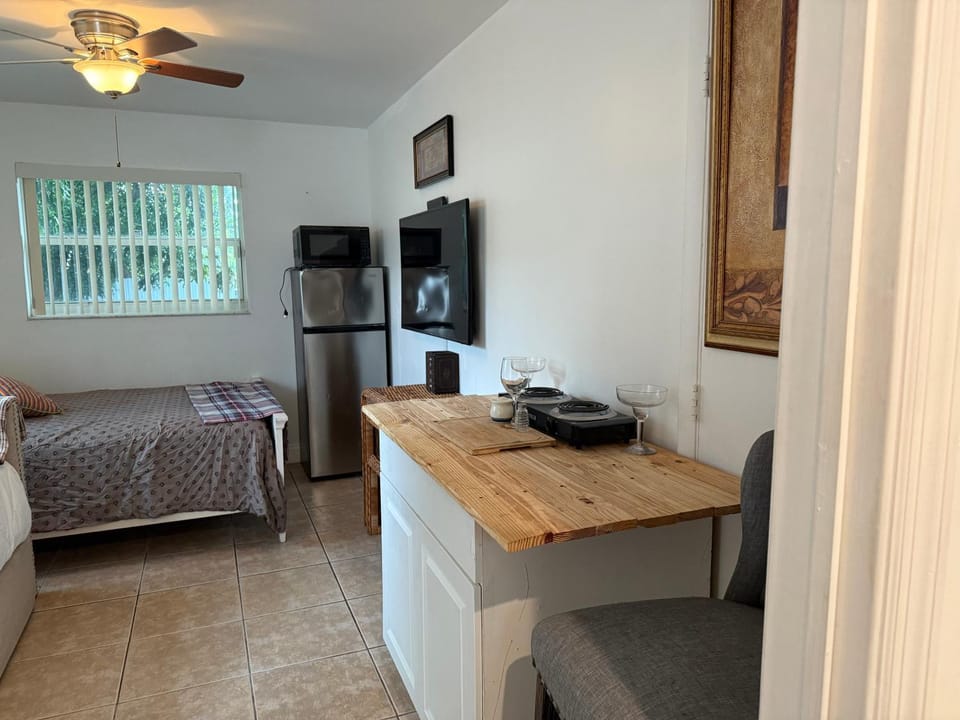 El Shaddai Faithfully Beach Villa in Hollywood