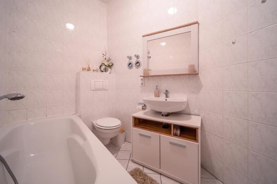 Shower, Toilet, Bathroom, Bath