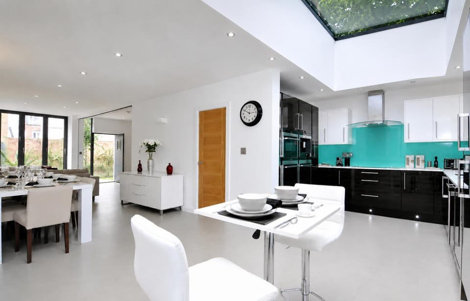 Dining area, kitchen