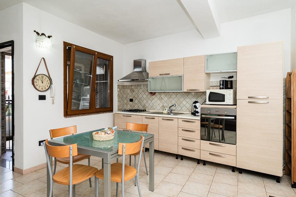 Dining area, microwave, oven, kitchen