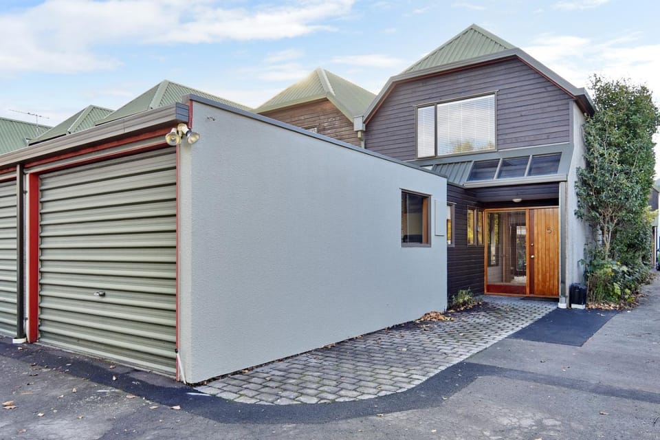 Property building, Facade/entrance