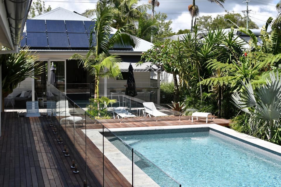 Garden, Area and facilities, Swimming pool