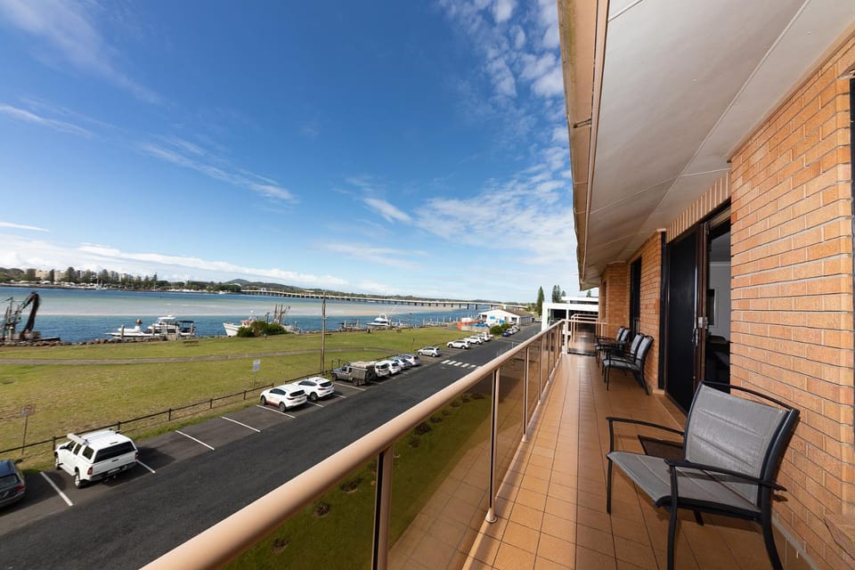Balcony/Terrace, Street view