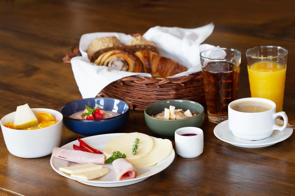 Restaurant/places to eat, Breakfast, Continental breakfast