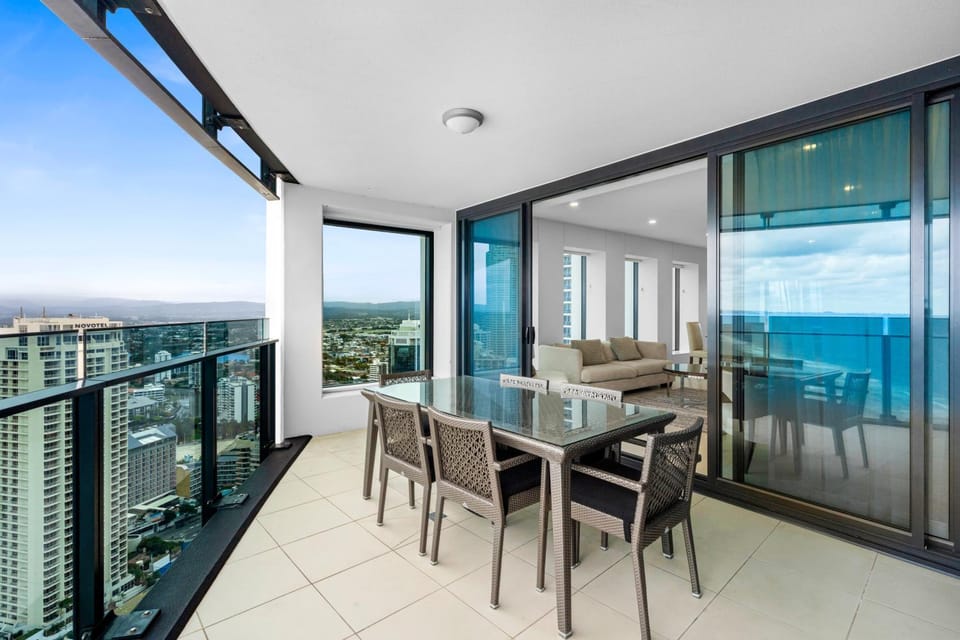 View (from property/room), Balcony/Terrace, Dining area, Sea view