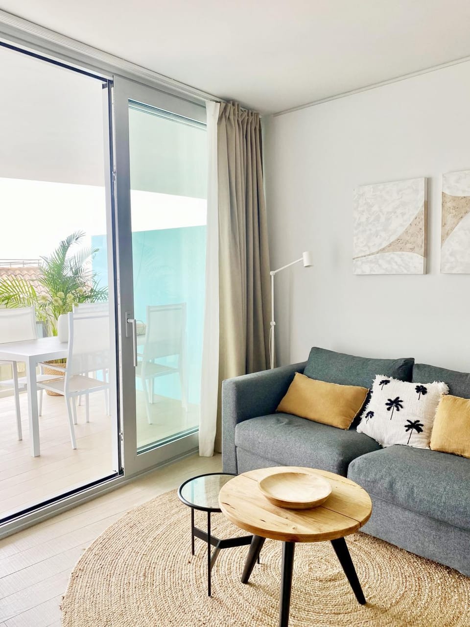 Patio, Living room
