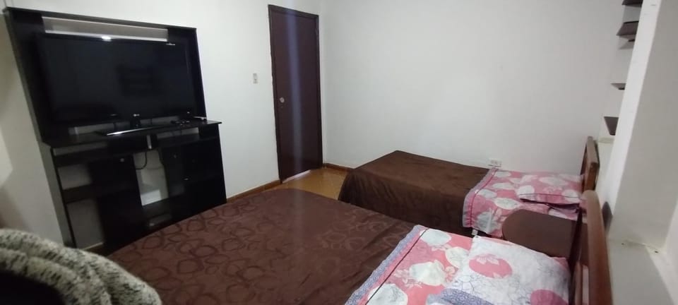 Bed, TV and multimedia, Bedroom