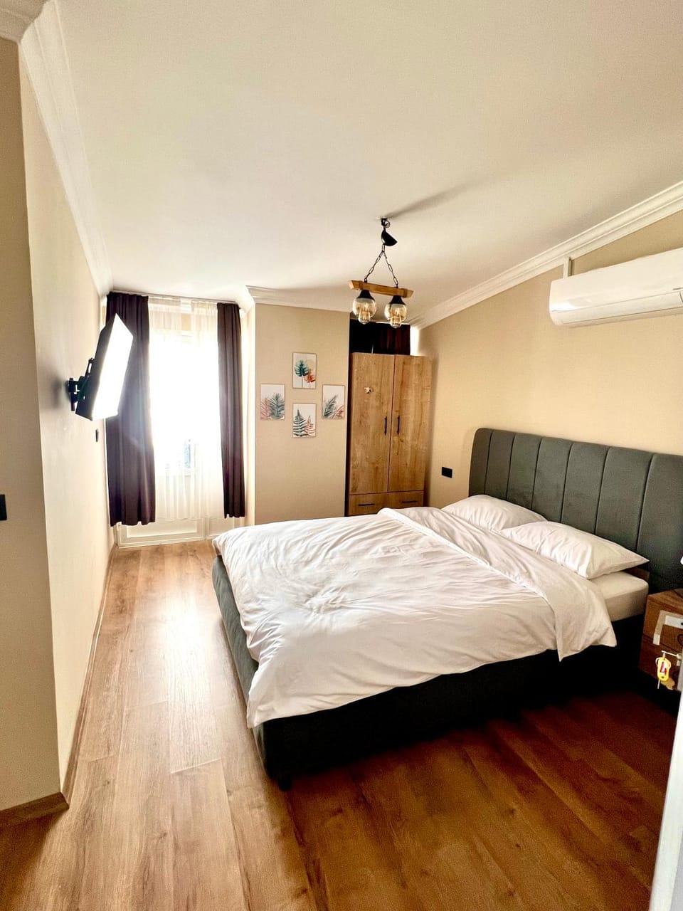 Bed, Photo of the whole room, Bedroom