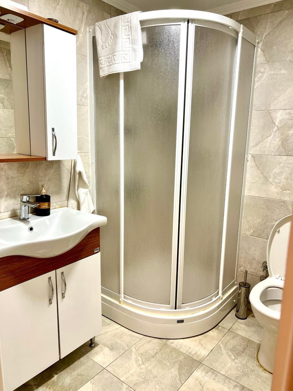 Shower, Toilet, Bathroom, towels