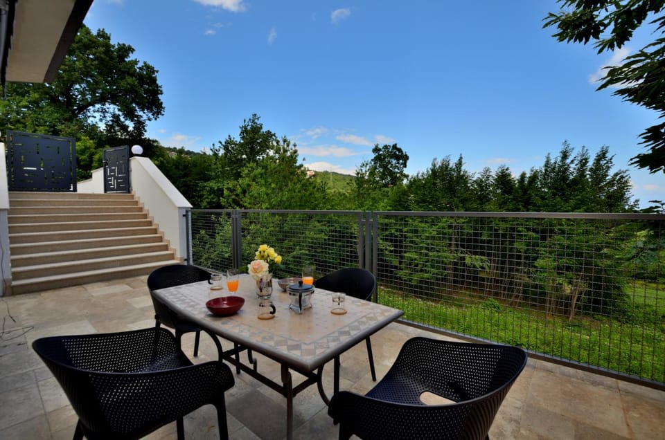 Patio, Balcony/Terrace