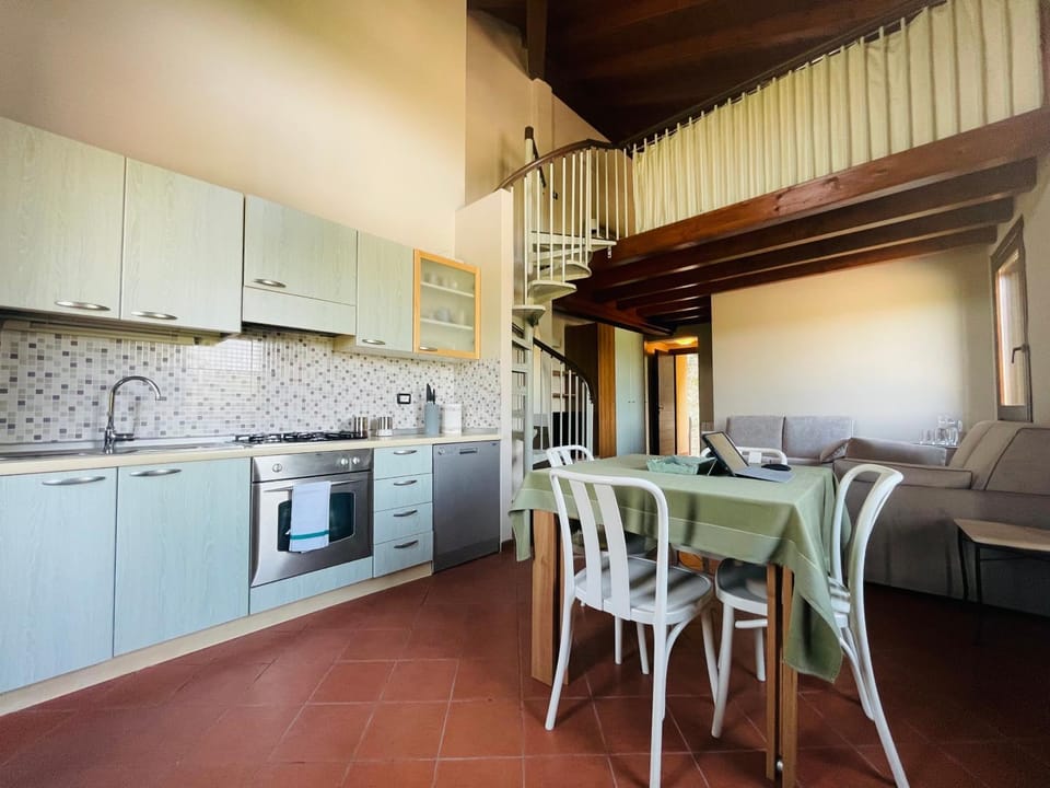 Kitchen or kitchenette, Dining area, dishwasher, minibar, oven, pet friendly, stove, toaster, washing machine, dryer