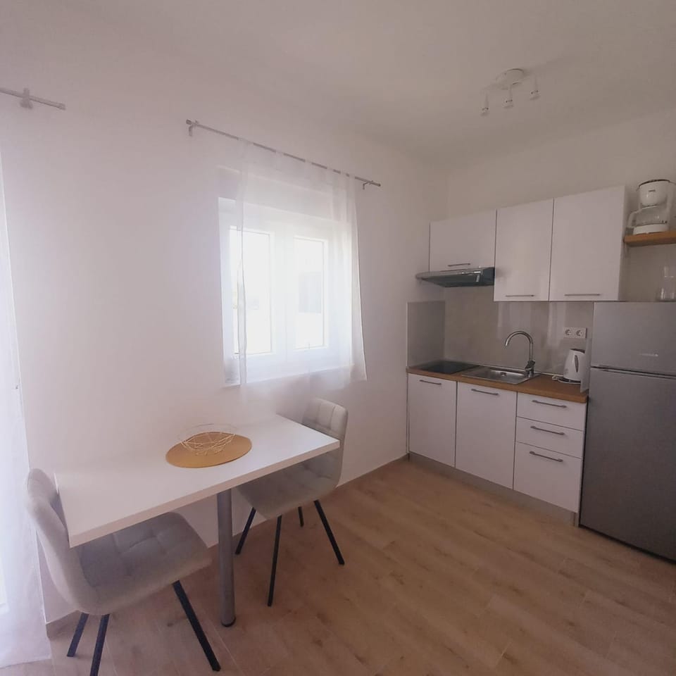 Apartments M & L Murter Apartment in Murter