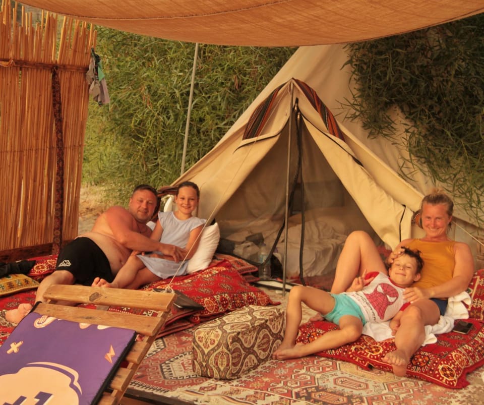 People, Living room, group of guests, Family