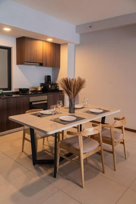Kitchen or kitchenette, Dining area, pet friendly, stove