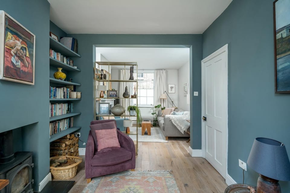 Library, Living room, Seating area