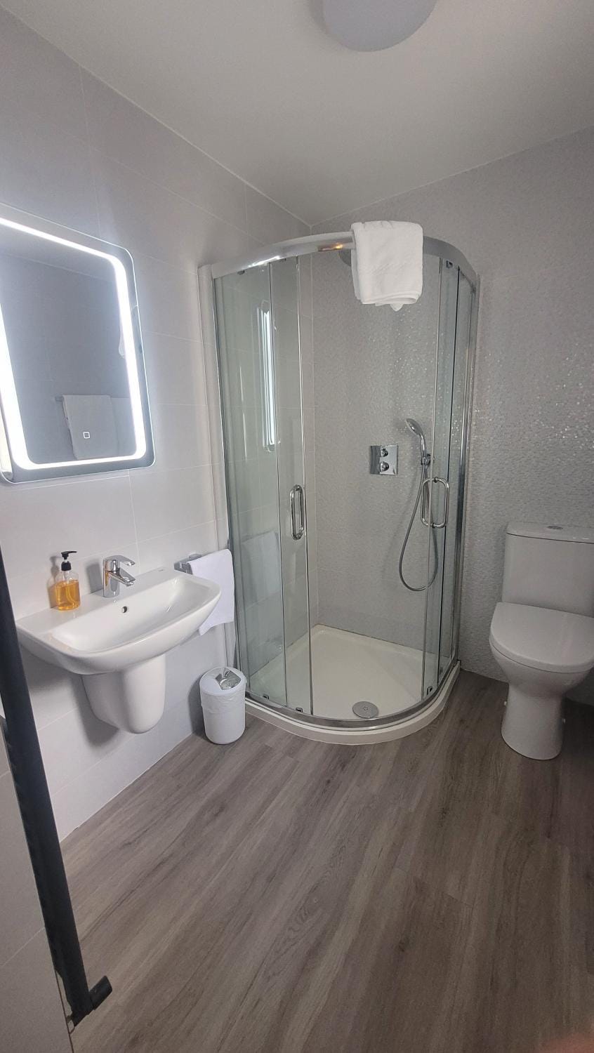 Shower, Bathroom, towels