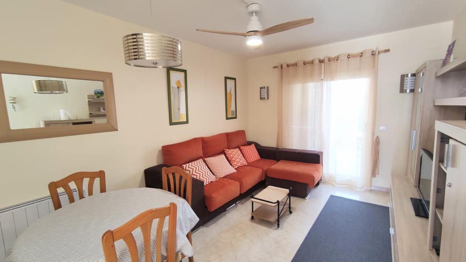 TV and multimedia, Living room, Dining area, fireplace