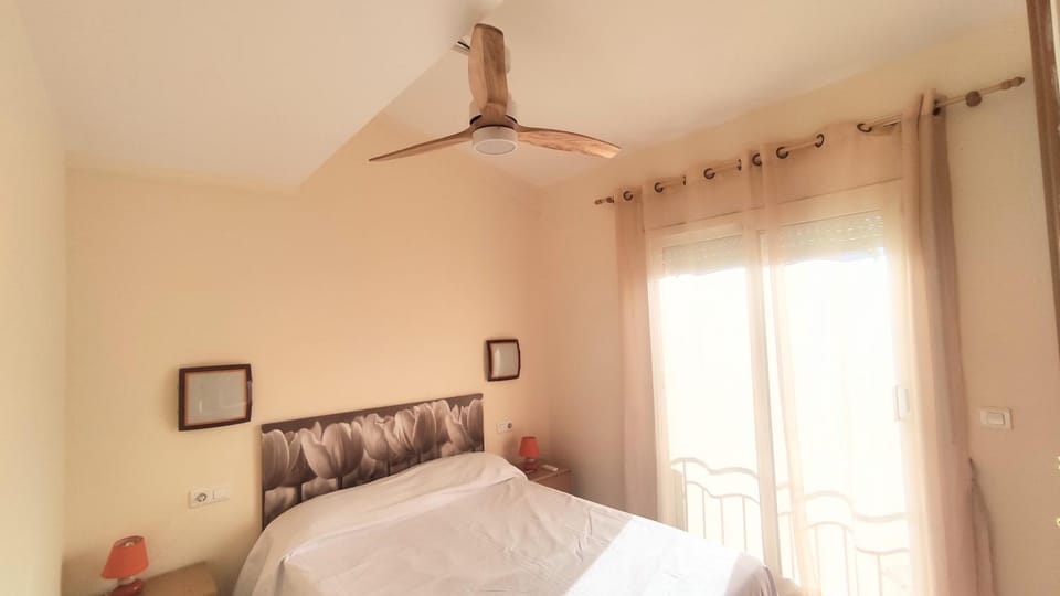 Bed, Bedroom, fireplace