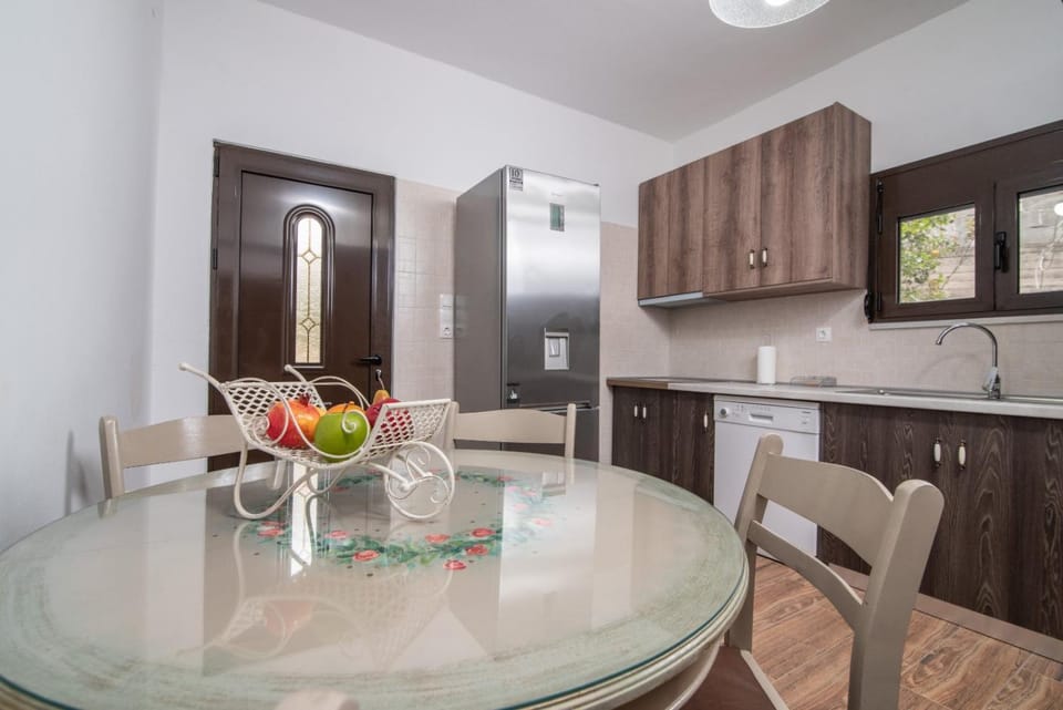 Dining area, Communal kitchen