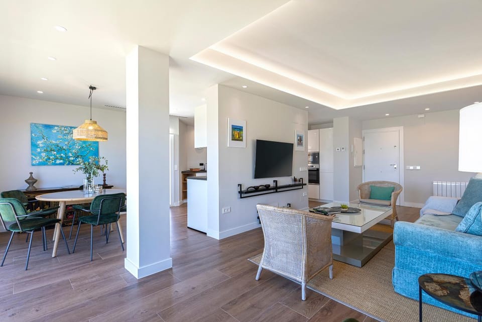 Living room, Dining area
