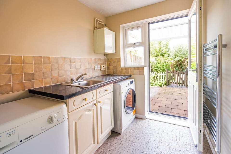 Bright & modern 4 bedroom townhouse Apartment in Stafford