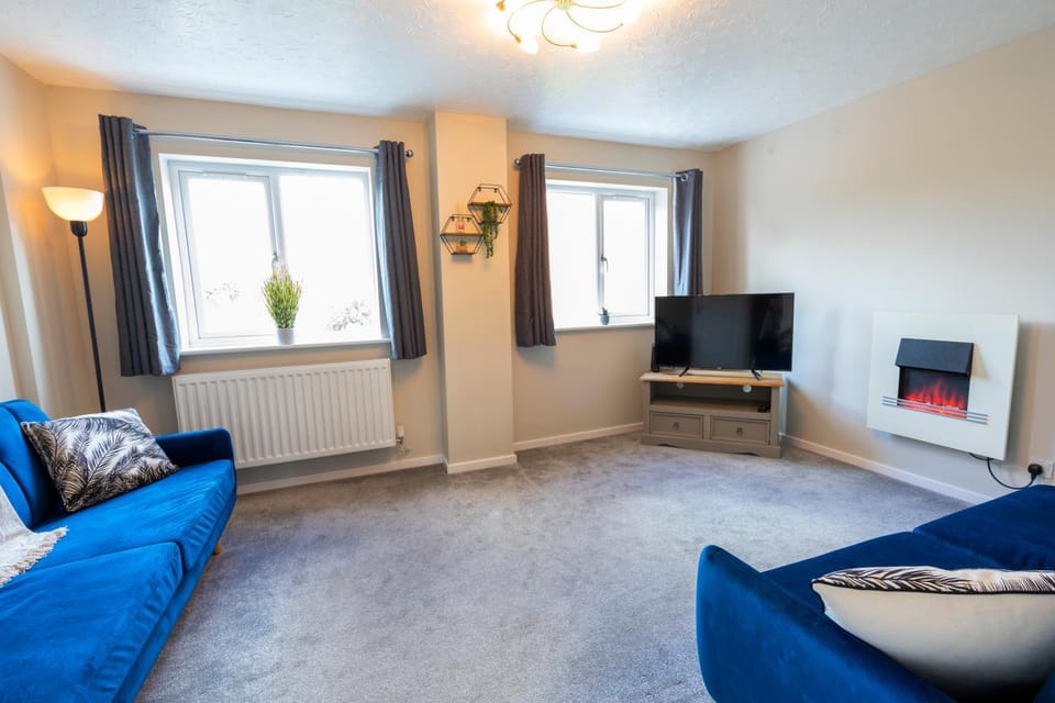 Bright & modern 4 bedroom townhouse Apartment in Stafford