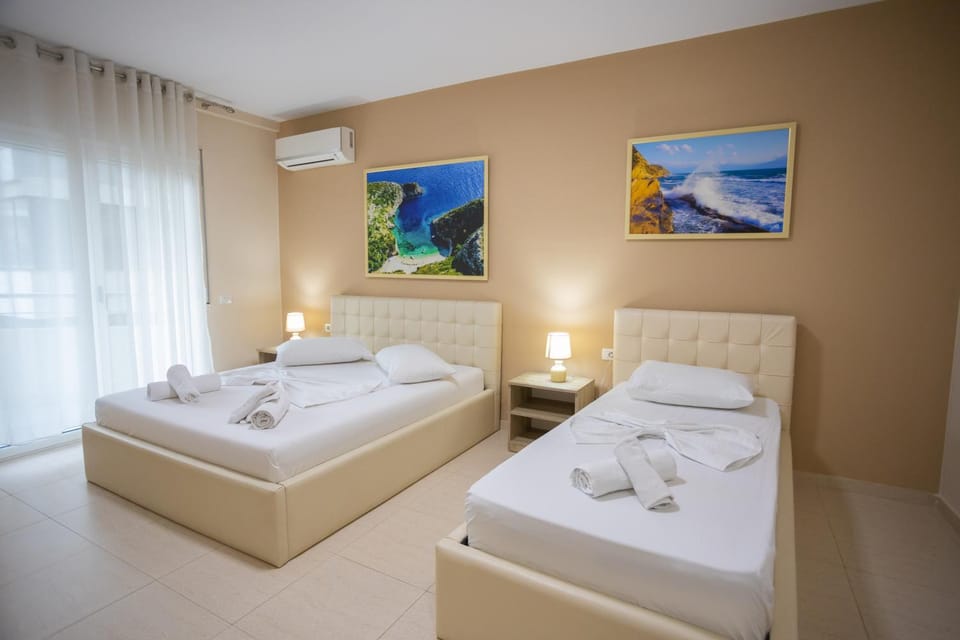 Bed, Photo of the whole room, towels, air conditioner