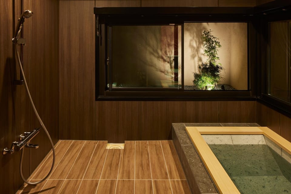 Hot Tub, Bathroom