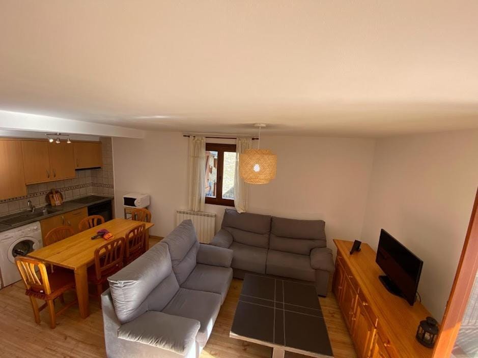 Dining area, Mountain view, minibar, pet friendly, stove, toaster, washing machine, kitchen