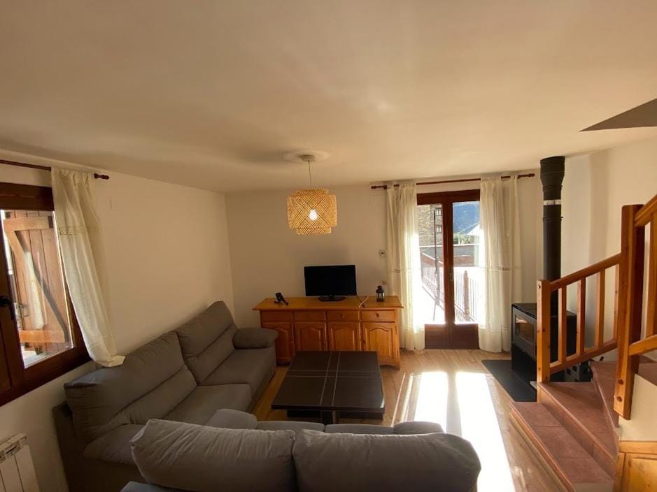 Communal lounge/ TV room, TV and multimedia, Lounge or bar, Dining area, Mountain view, Mountain view