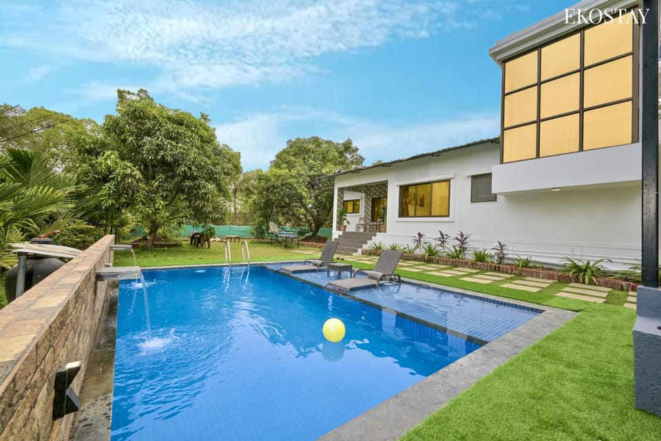 Property building, Spring, Day, Garden, Garden view, Pool view, Swimming pool, sunbed