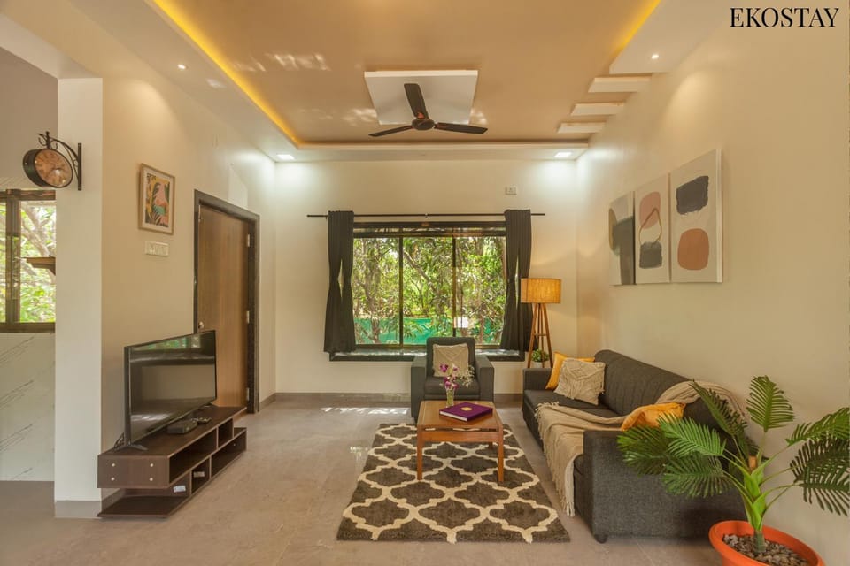 Communal lounge/ TV room, TV and multimedia, Living room, Seating area, Evening entertainment, air conditioner