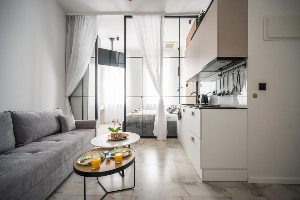 Kitchen or kitchenette, Living room, Seating area, Dining area