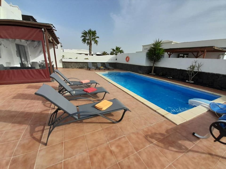 Dias Felices - heated pool Villa in Playa Blanca