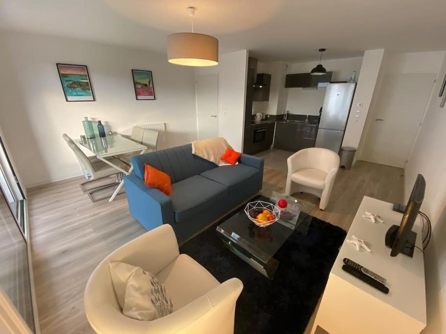 Living room, Dining area