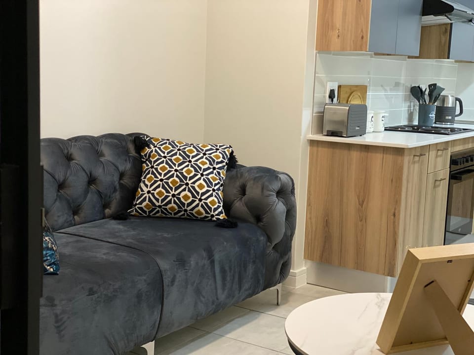 Coffee/tea facilities, Kitchen or kitchenette, Living room, Seating area, minibar, pet friendly, stove