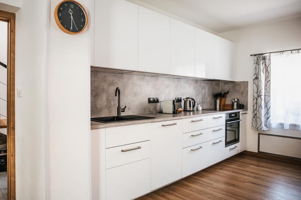Kitchen or kitchenette, oven, stove