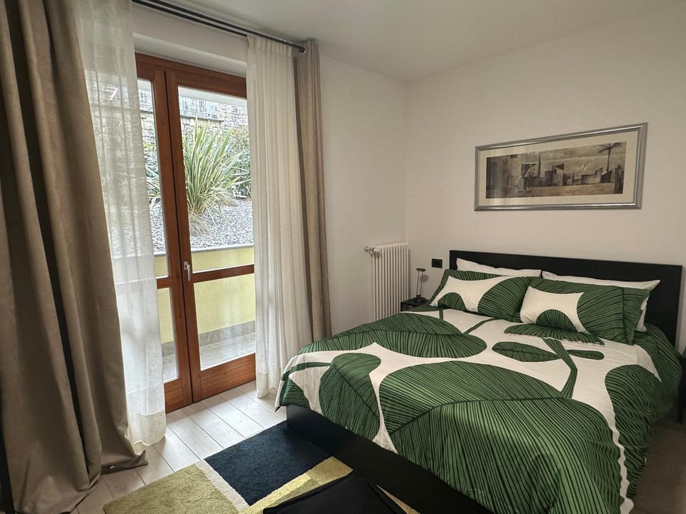We Lake Como: lake view apartment, feeling home in charming Argegno Apartment in Canton of Ticino
