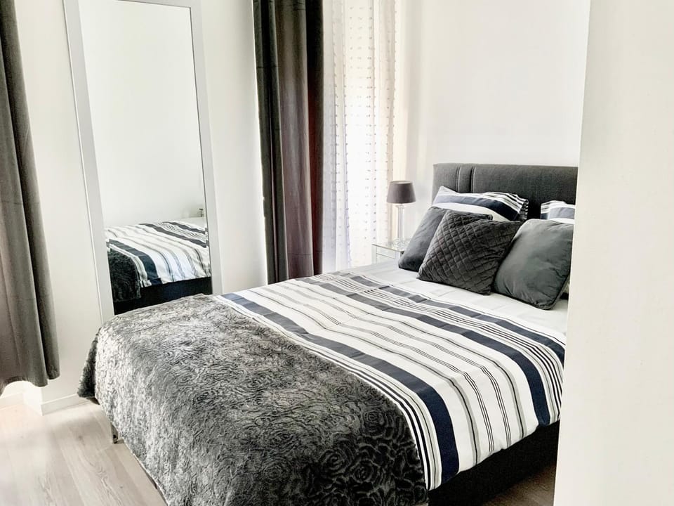 EXECUTIVE DOUBLE ROOM WITH EN-SUITE IN GUEST HOUSE CITY CENTRE r4 Bed and Breakfast in Luxembourg
