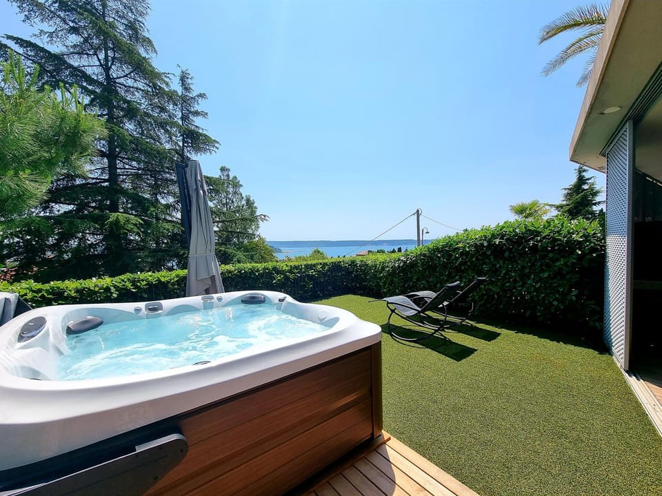 Balcony/Terrace, Sea view, Swimming pool