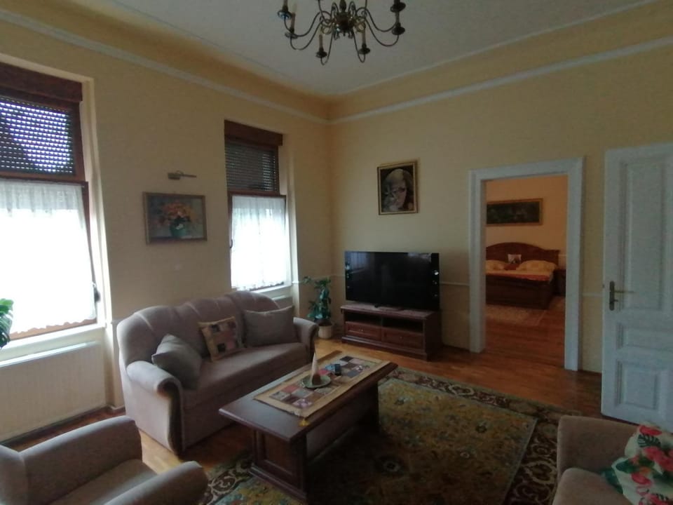 Communal lounge/ TV room, TV and multimedia, Living room, Seating area