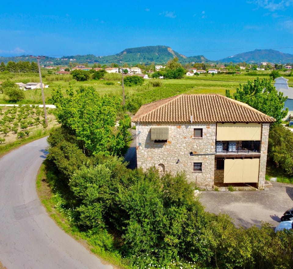 Property building, Spring, Day, Natural landscape, Bird's eye view, Lake view, Street view, Parking