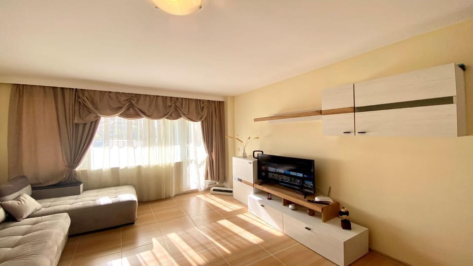 Communal lounge/ TV room, TV and multimedia, Living room, Seating area