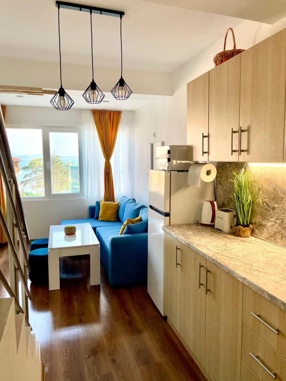 Kitchen or kitchenette, Living room, Seating area, minibar
