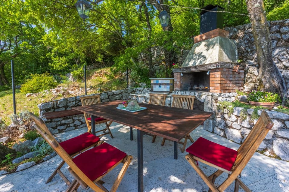 BBQ facilities, Balcony/Terrace, Garden view